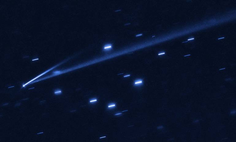 Captan raro asteroide:  se autodestruye tras convertirse en un cometa de 2 colas