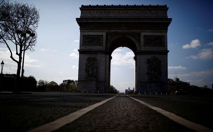 Por alerta de bomba, policía en París desalojó zona del Arco del Triunfo