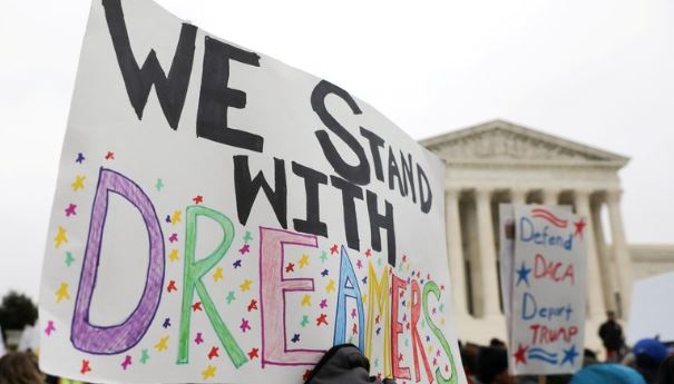 Corte Suprema de EE.UU. toma decisión que protege a hijos de inmigrantes