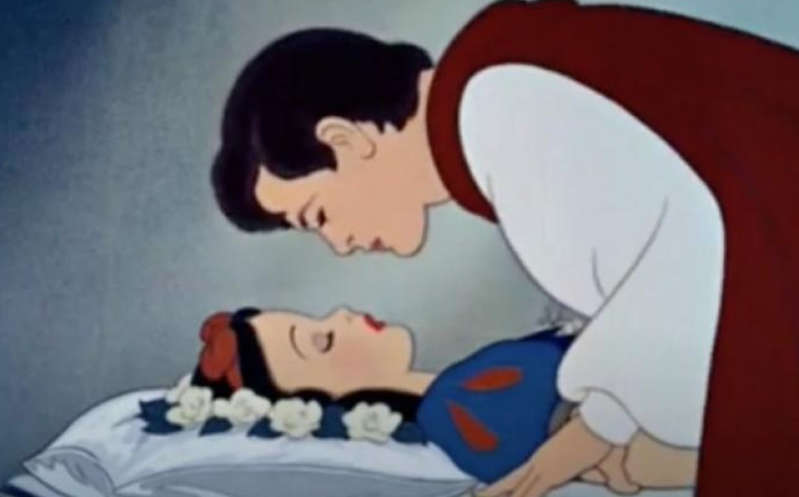 Piden cancelar 'Blancanieves', princesa de Disney, por beso no consensuado