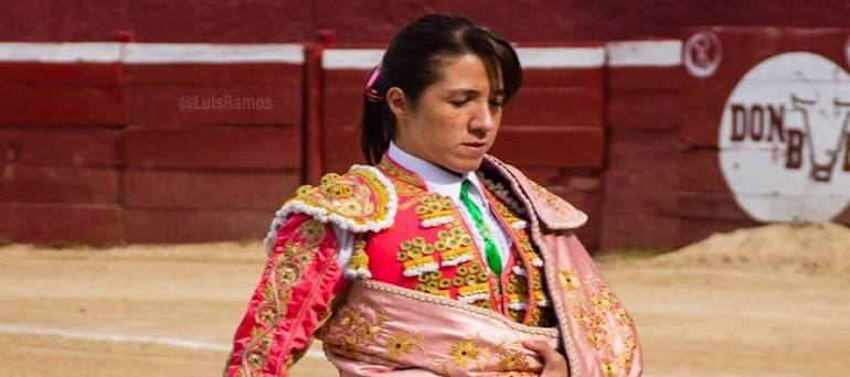 Torera mexicana sufre aparatosa cornada en el rostro en plaza de Puebla