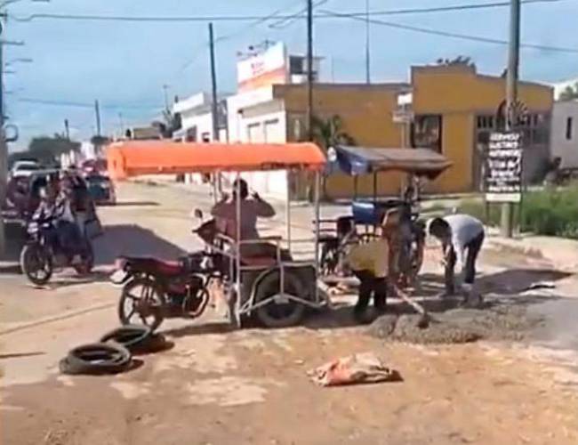 Baches de Kanasín son reparados por mototaxistas