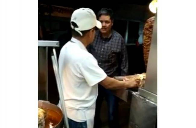 #LordTaco: Supuesto diputado agrede a taquero y tira trompo al pastor en Tlalpan