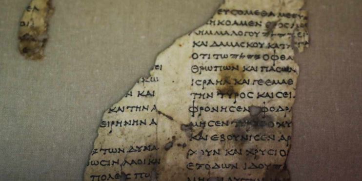 Hallan en Israel fragmentos de manuscrito bíblico de 2 mil años