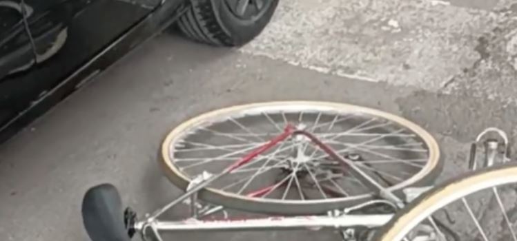 CDMX: Taxista golpea a un ciclista que le pidió que no bloquee la ciclovía
