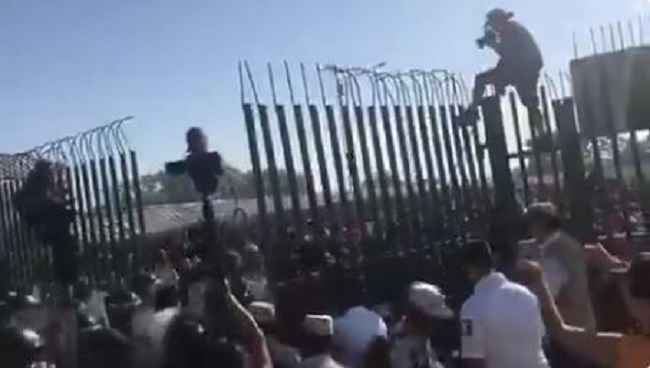 Enfrentamiento en la frontera con Guatemala: Guardia Nacional VS migrantes