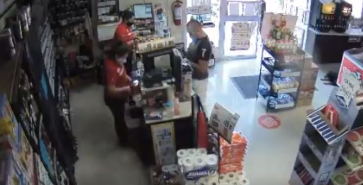 (VÍDEO) Sicarios acribillan a sangre fría a un hombre en un OXXO