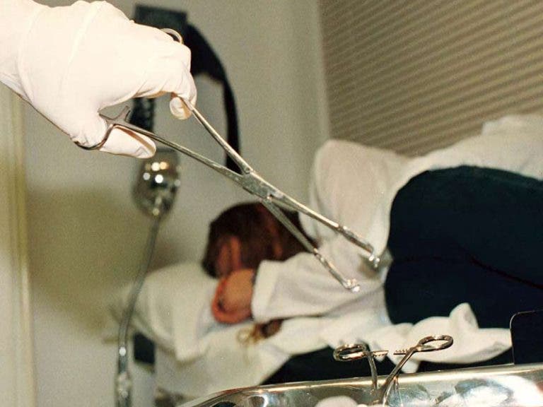 Perú: Doctor practica aborto clandestino en un hotel y muere joven de 20 años