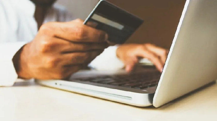 Mexicanos abandonan compras en línea por no tener tarjeta de crédito