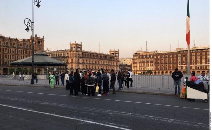 Vendedores de estadios y conciertos piden apoyo en Palacio Nacional