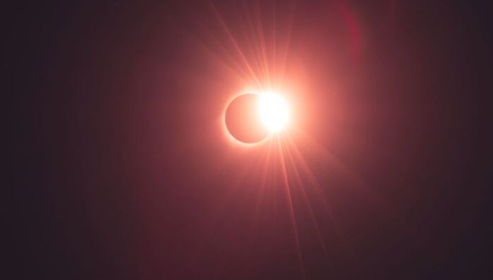 ¿A qué hora se oscurecerá México por eclipse solar?