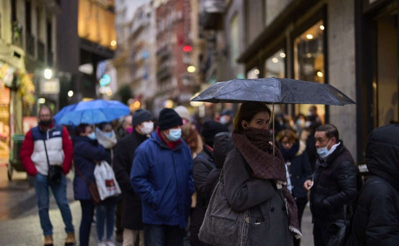 OMS confirma que ómicron sí es más contagiosa, pero de síntomas más leves