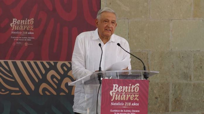 (VÍDEO) AMLO asegura que habla con Benito Juárez y le pide consejos