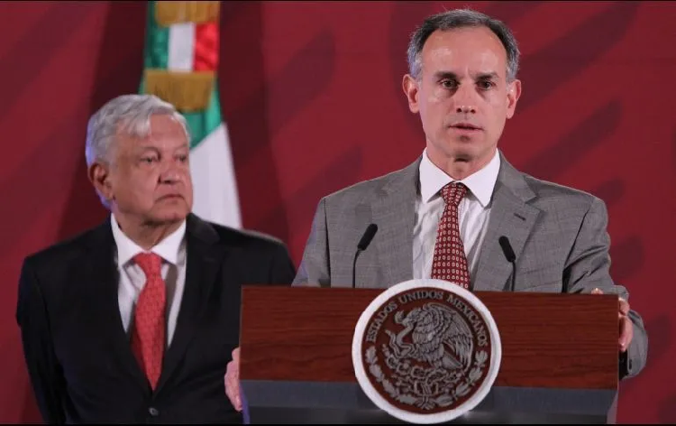 AMLO defiende a subsecretario de Salud quien intentó justificar las giras masivas