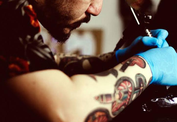 Tener tatuajes podría afectar tu vida amorosa