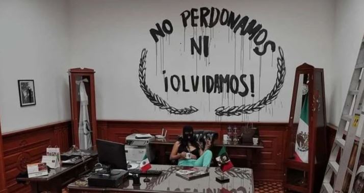 'Si viene la policía nos defenderemos', feministas que 'ocupan' la CNDH