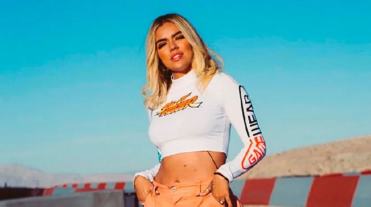 Karol G no descarta cantar “Tusa” junto a Laura León