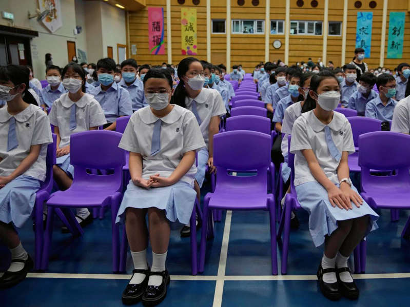 China promulga ley para reducir carga escolar a estudiantes