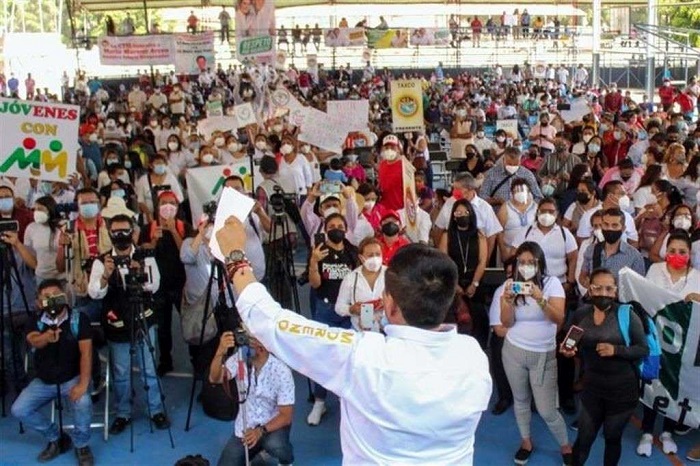 Ignoran sana distancia en acto de campaña en Guerrero