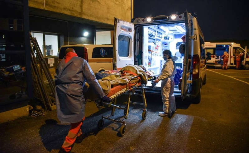 Familia de Italia rechaza vacunarse por miedo... y seis mueren por Covid-19