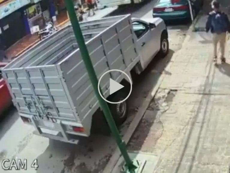 VIDEO: Captan momento en el que atropellan a una niña por un autobús