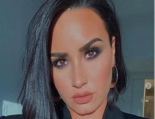 Demi Lovato publica foto en bikini y 'presume' su celulitis