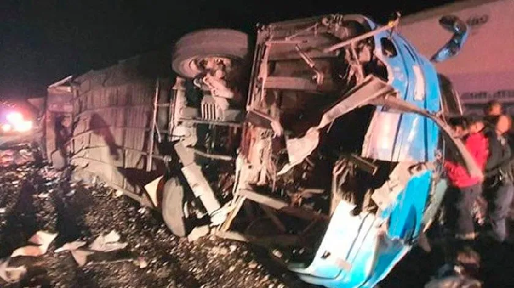 Asciende a 12 el número de muertos tras camionazo en Chihuahua