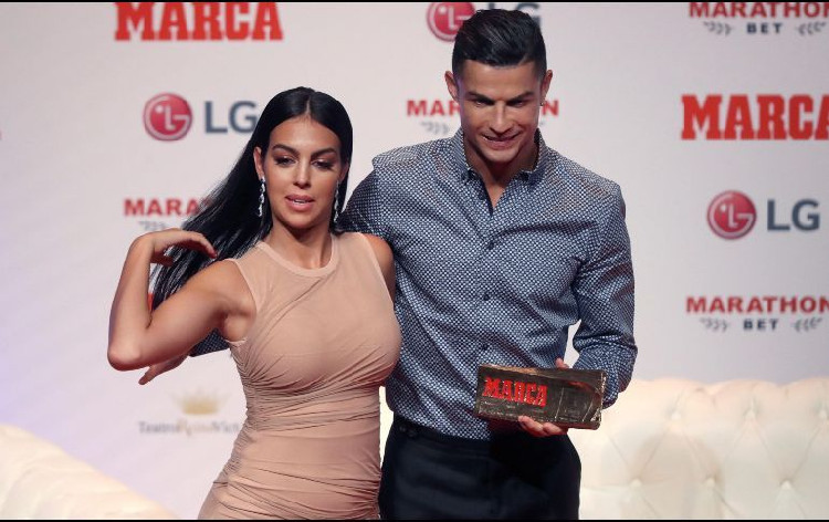 Cristiano Ronaldo se casa en secreto en Marruecos, según revista italiana