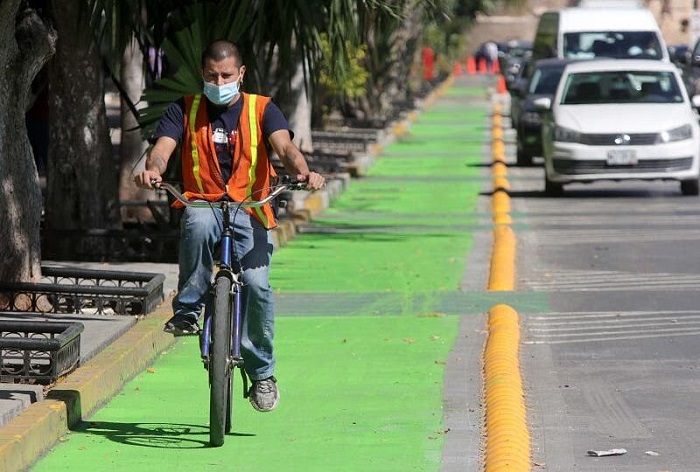 Mérida:  Automóviles no respetan las ciclovías... tanta inversión para nada