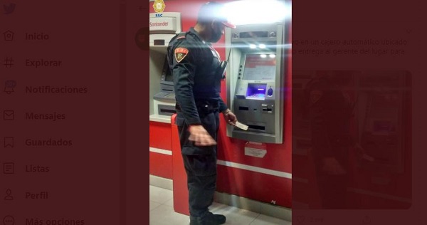 Policía devuelve cantidad de dinero que halló en un cajero de CDMX