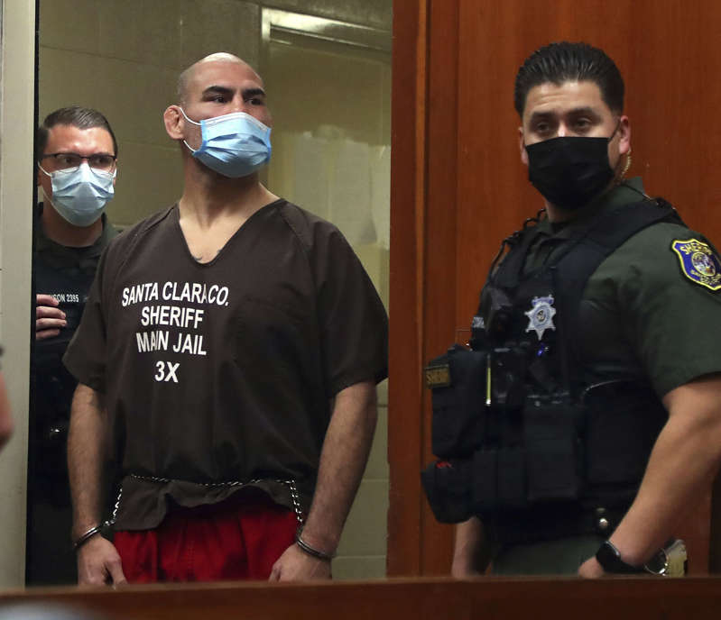 Caín Velásquez acusado de disparar contra supuesto pederasta