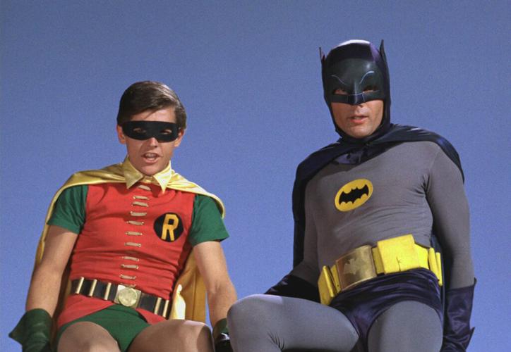 Subastarán traje de Batman protagonizado por Adam West