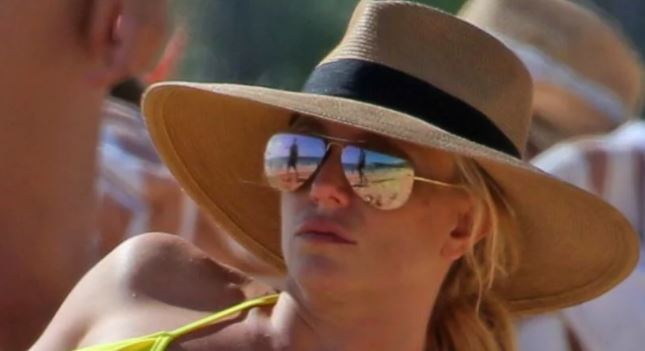 (Foto) Britney Spears 'rompe Instagram' al posar sin prendas en la playa