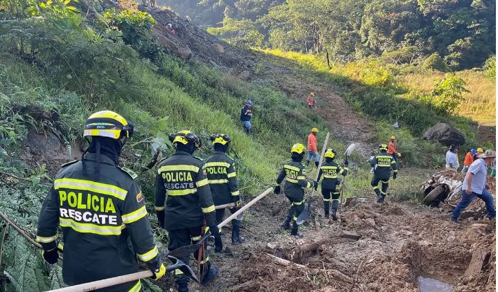 34 muertos, en su mayoría niños, tras deslave en Colombia