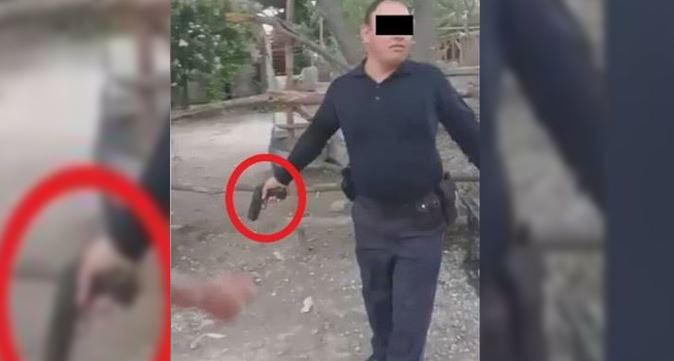 (Vídeo) Puebla: Policía alcoholizado dispara su arma en plena calle