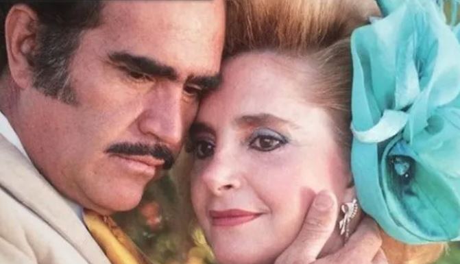 Esposa de Vicente Fernández termina en el hospital