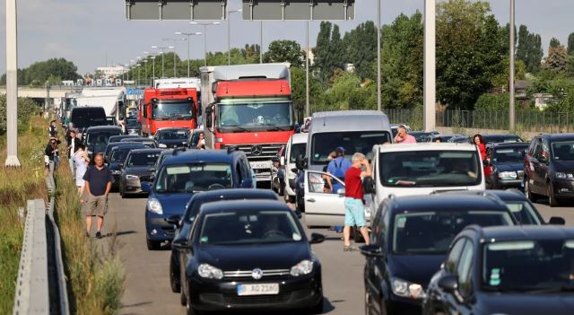 Estudio revela que la gente que decide prescindir del coche es más feliz