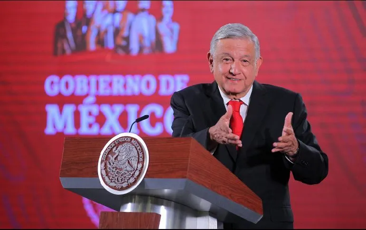 "No me molesta que me cuestionen, soy experto en tema de género", AMLO