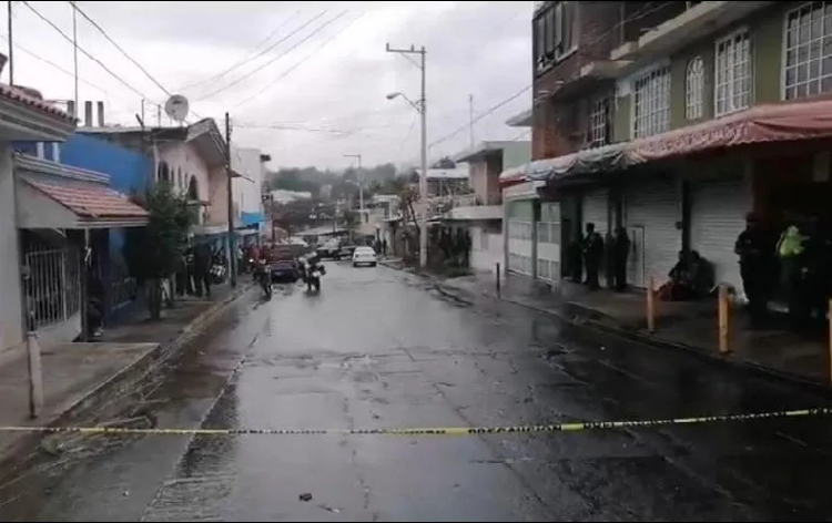 Suman nueve muertos por ataque a negocio en Uruapan; hay 4 niños
