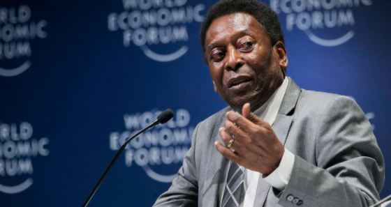 Pelé se recupera de cirugía por un tumor en el colon