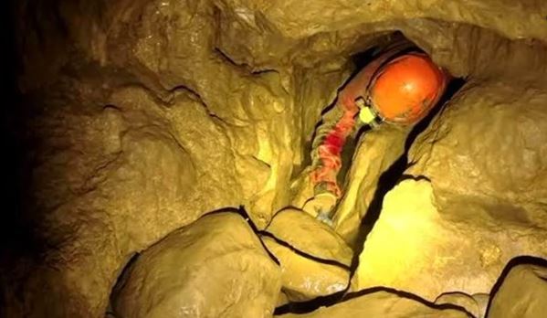 Hombre pasó 27 horas atrapado en una cueva... El final fue desolador