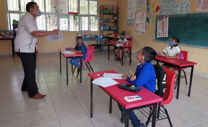 Vila: Es prioridad el retorno seguro a las escuelas; luego se verá la ampliación de clases