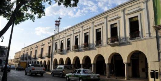 Empleada de restaurante del centro de Mérida cayó de unos 10 metros y muere