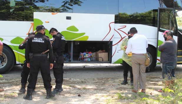 Peto: Lo detienen por llevar dos maletas con botellas de licor