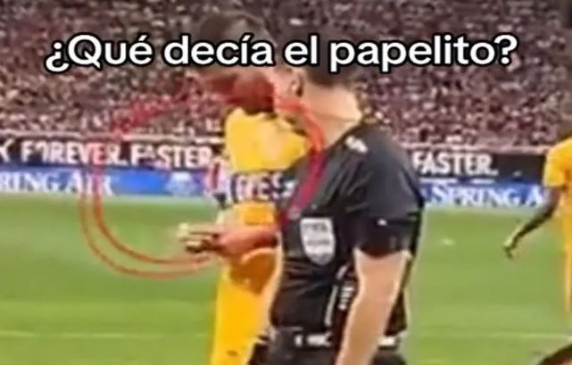 (VÍDEO) Filtran mensaje que recibió Gignac en papelito durante la Final