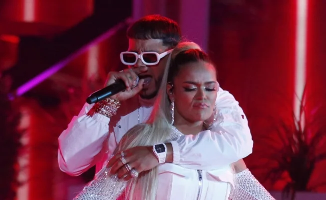 Karol G da positivo a Covid-19 en prueba junto a Anuel AA