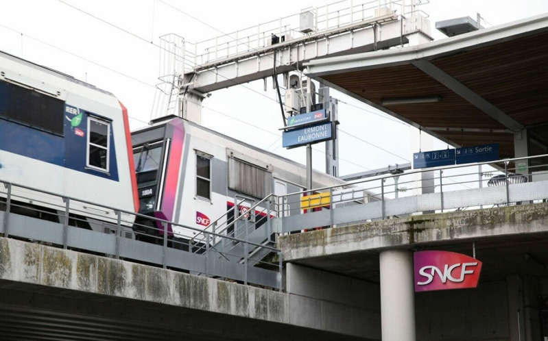 Policías disparan a hombre que intentó acuchillarlos en tren de Francia