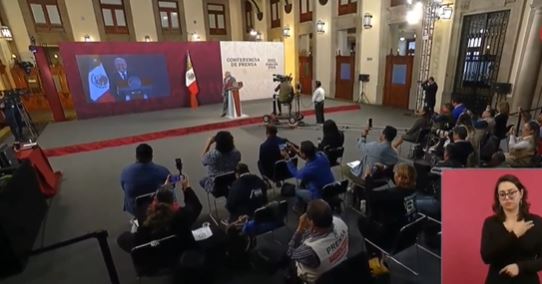 "Todo resuelto en México" y AMLO se da tiempo para "cantar" con ayuda de AI