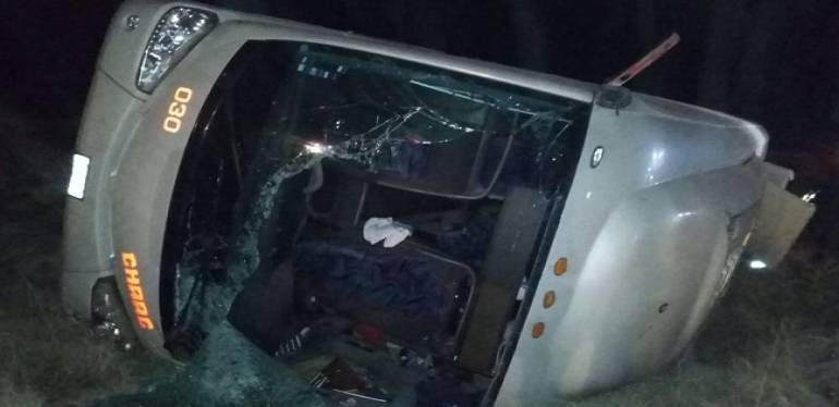 Vuelca autobús de pasajeros en Río Grande, Zacatecas; hay 11 muertos