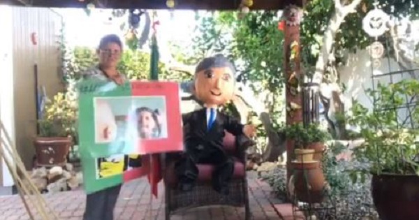 Ciudadana regañó a piñata de López Obrador y le dice “tirano”